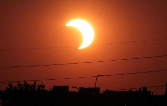 Eclipse causará pérdida de energía en sistema eléctrico equivalente a la mitad del consumo de la RM, y pone a prueba su flexibilidad