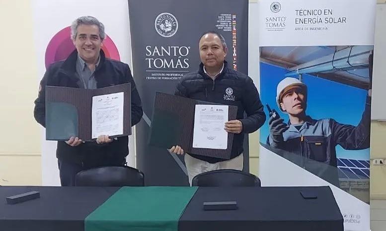 Santo Tomás Copiapó firma convenio de colaboración con empresa Inkia Energy