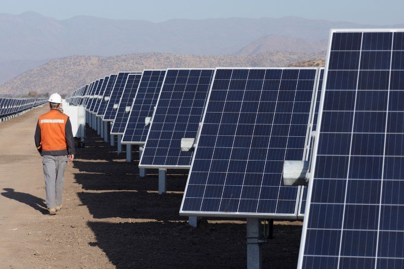 Colbún certifica su sexta central para reducir emisiones de CO2, y la primera de energía solar