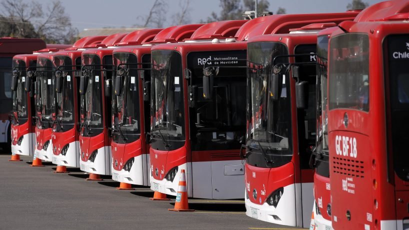 Ministerio de Transporte presentó 62 buses eléctricos que serán incorporados al actual servicio público de Santiago